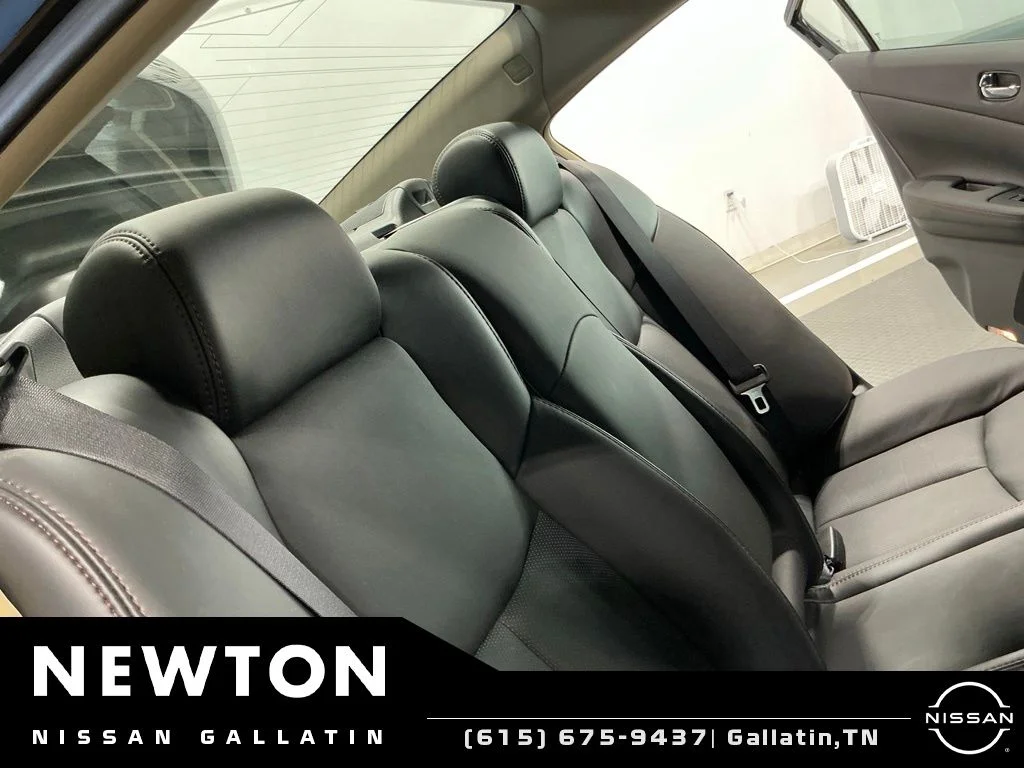 Used 2014 Super Black Nissan 3.5 SV image 21