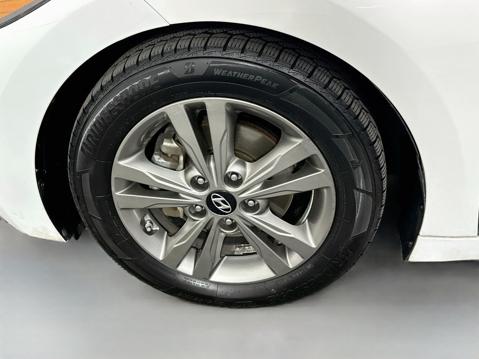 Used 2017 Quartz White Pearl Hyundai SE image 29