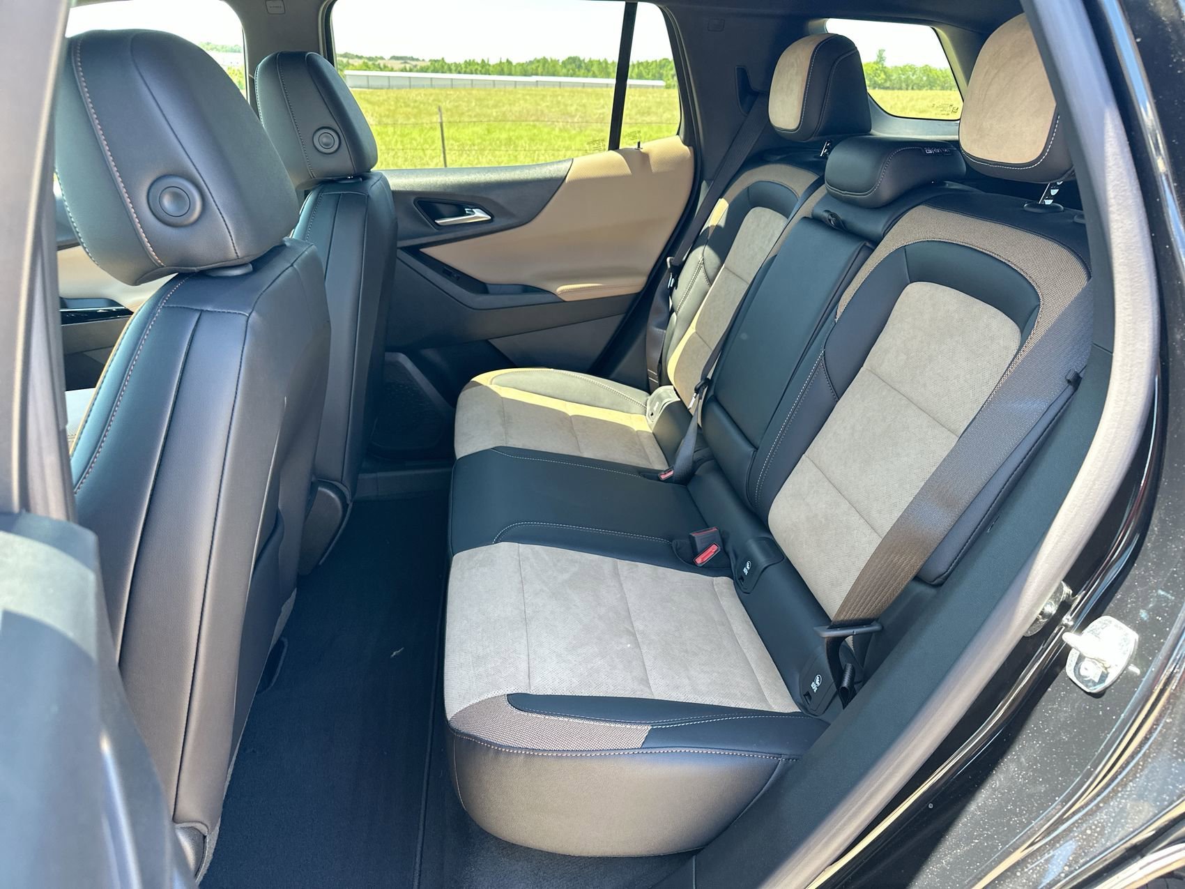 New 2026 Mosaic Black Metallic Chevrolet AWD ACTIV image 23