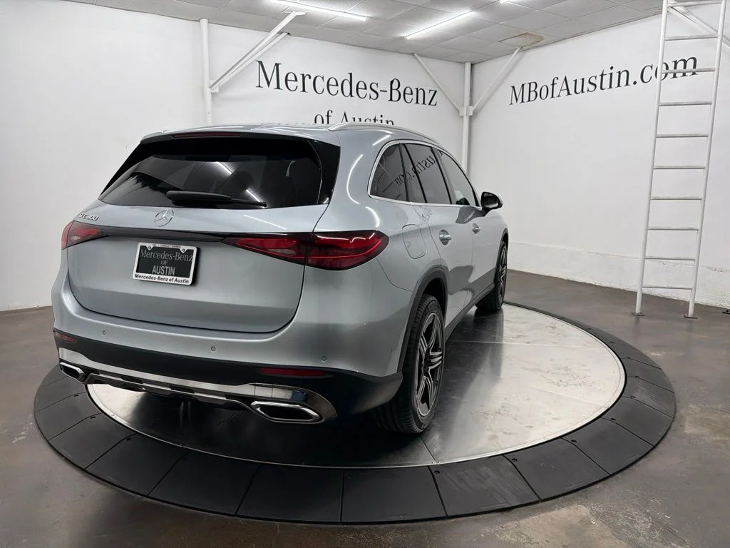 New 2027 Silver Mercedes-Benz GLC 300 image 7