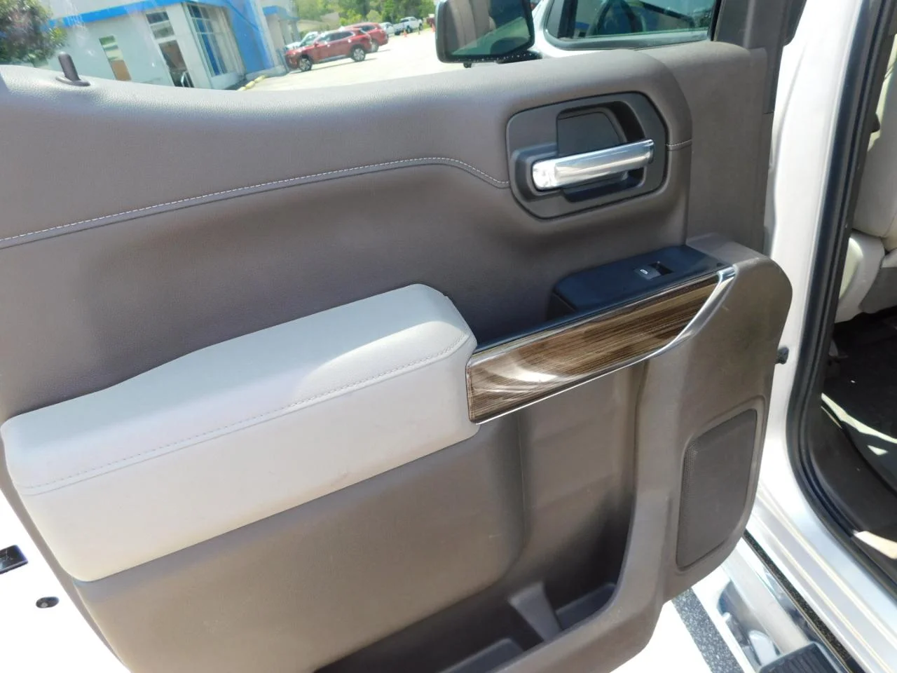 Used 2020 Silver Chevrolet 4WD CREW CAB 147 in LT image 27