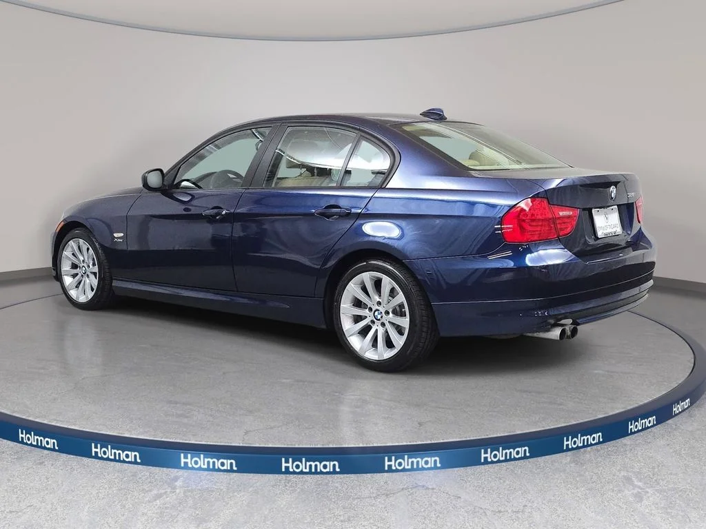 Used 2011 Deep Sea Blue Metallic BMW 328i xDrive image 8