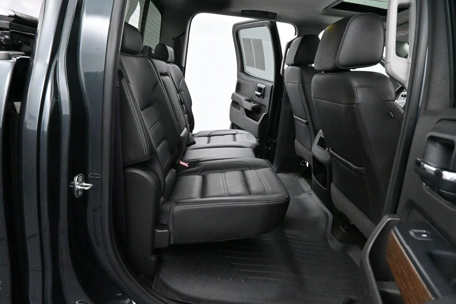 Used 2017 DARK SLATE METALLIC GMC Denali image 36
