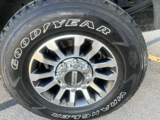 Used 2020 Oxford White Ford Lariat image 57