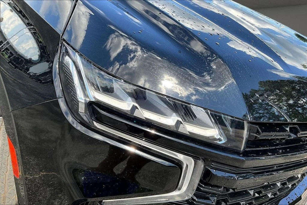 Used 2023 Black Chevrolet Z71 image 34