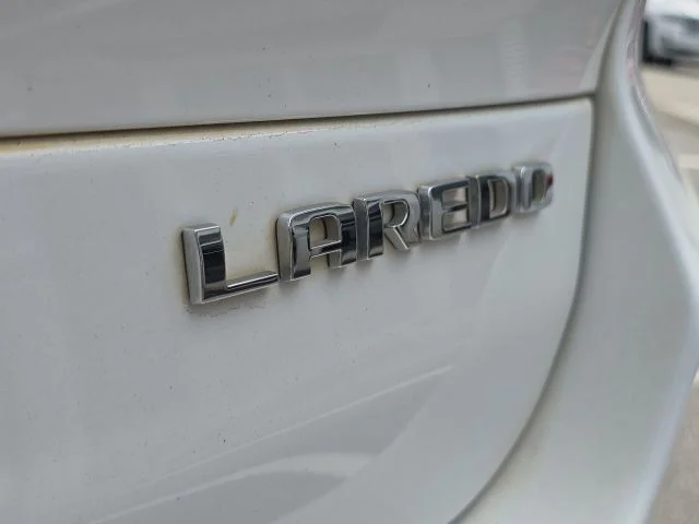 Used 2022 White Jeep Laredo image 9