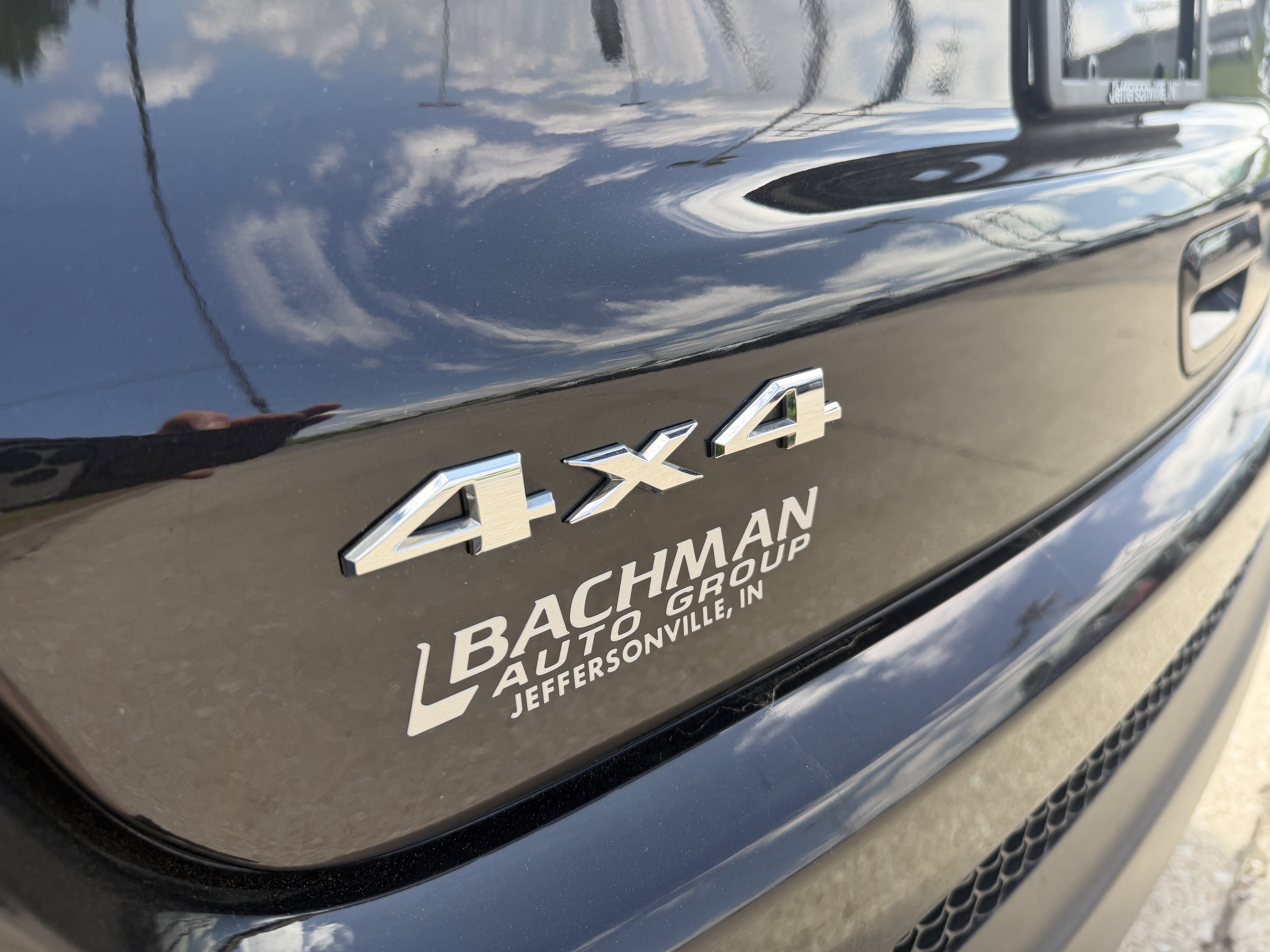 Used 2022 Diamond Black Crystal Pearlcoat Jeep Limited image 9