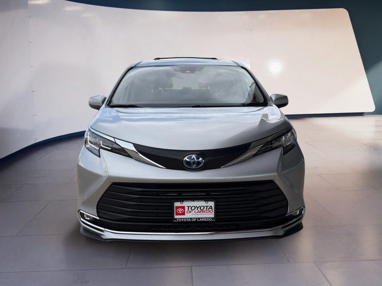 Used 2023 Celestial Silver Metallic TOYOTA XLE 8-Passenger image 8