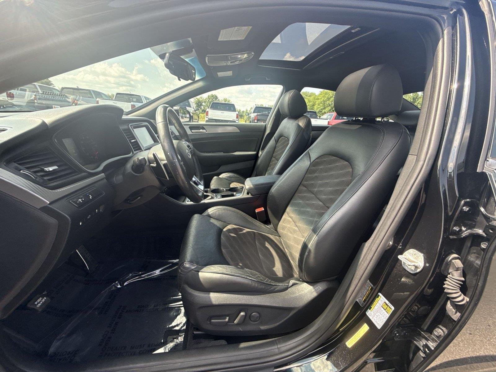 Used 2018 Phantom Black Hyundai Sport+ image 14