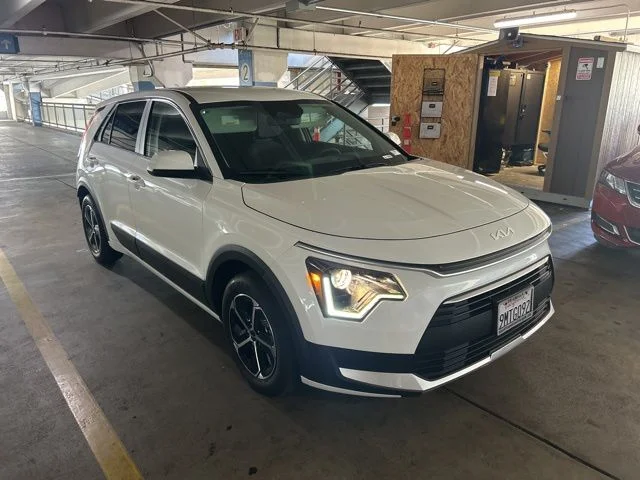 2024 Kia Niro LX HEV's photo