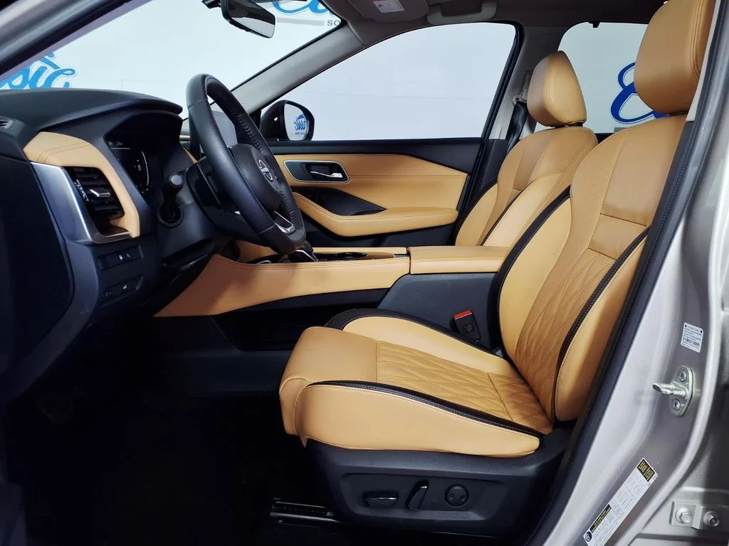 Used 2023 Gold Nissan Platinum image 7
