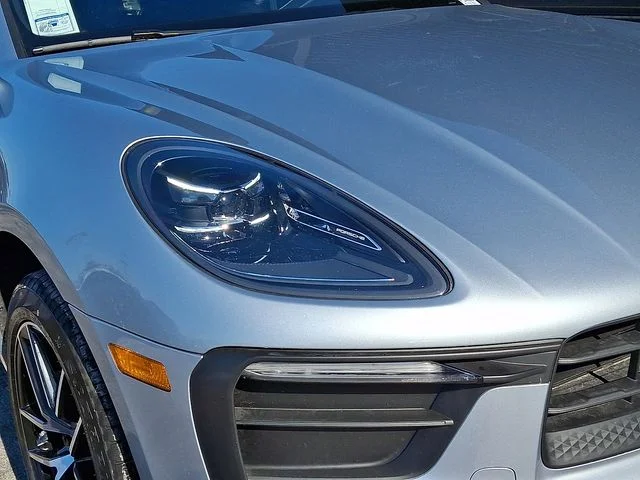 2025 Porsche Macan - Photo 10