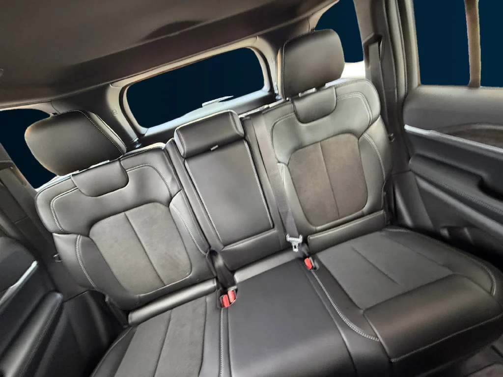 New 2027 White/off-white Jeep Laredo Altitude image 18