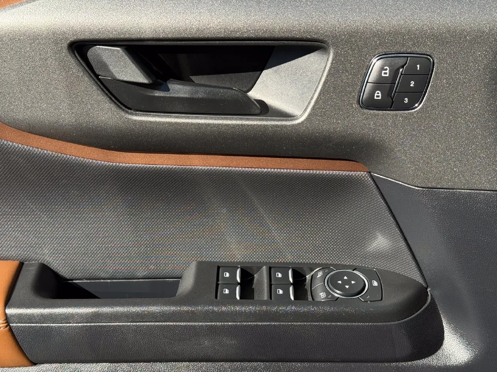 Used 2025  Ford Outer Banks image 26