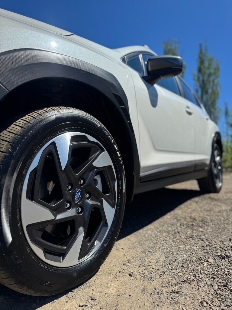 Used 2025 Crystal White Pearl Subaru Limited image 38