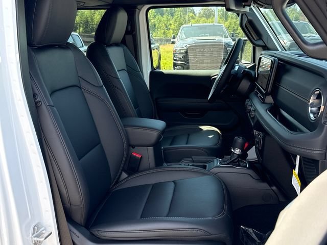 New 2026 Bright White Clear-Coat Exterior Paint Jeep Sahara image 27