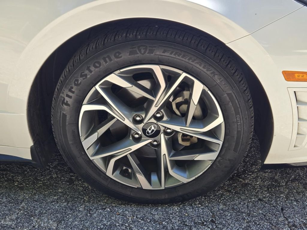 Used 2022 Gray Hyundai SEL image 2