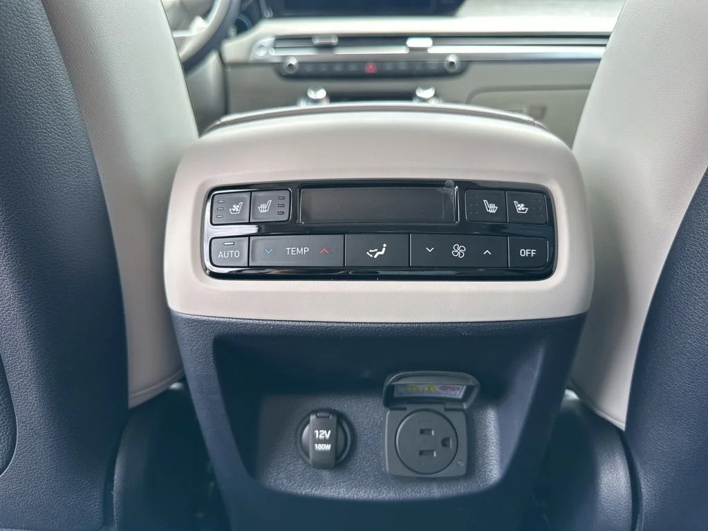 Used 2025 White Hyundai Calligraphy image 23
