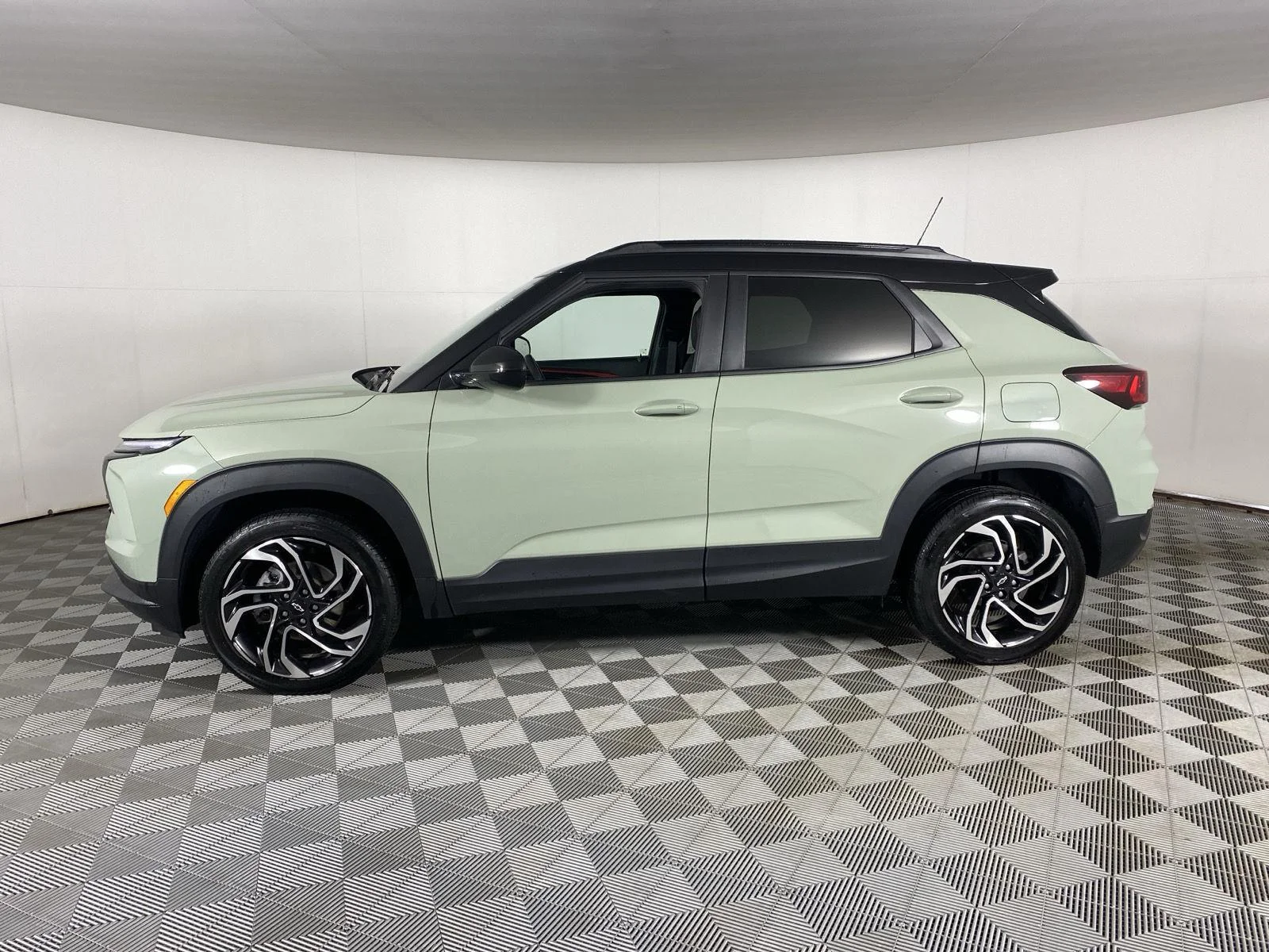 Used 2024 Cacti Green Chevrolet RS image 4