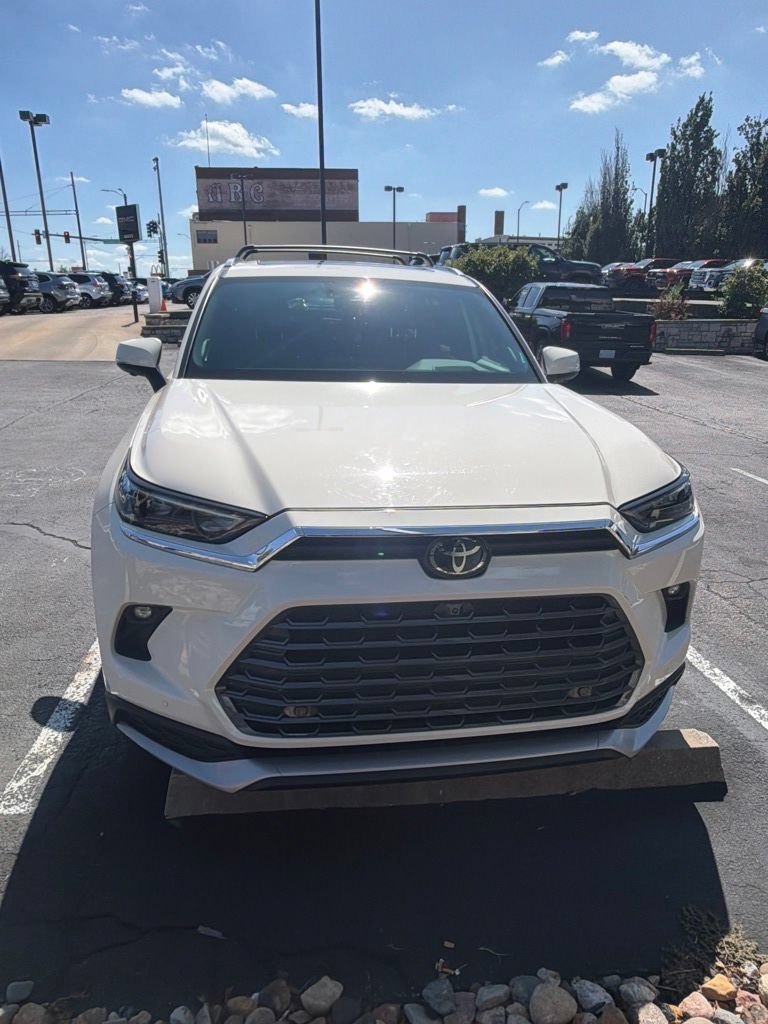 Used 2024 Off-white Toyota Hybrid Platinum MAX image 18