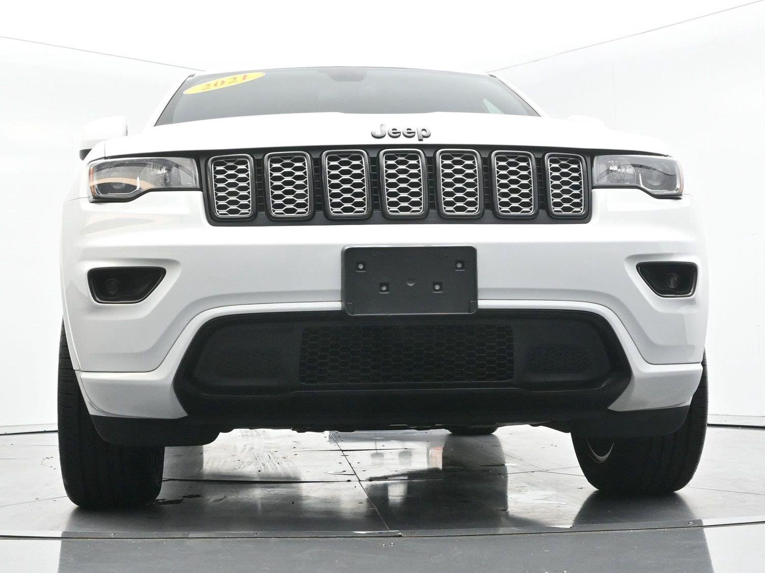 Used 2021 Bright White Clearcoat Jeep Laredo X image 48
