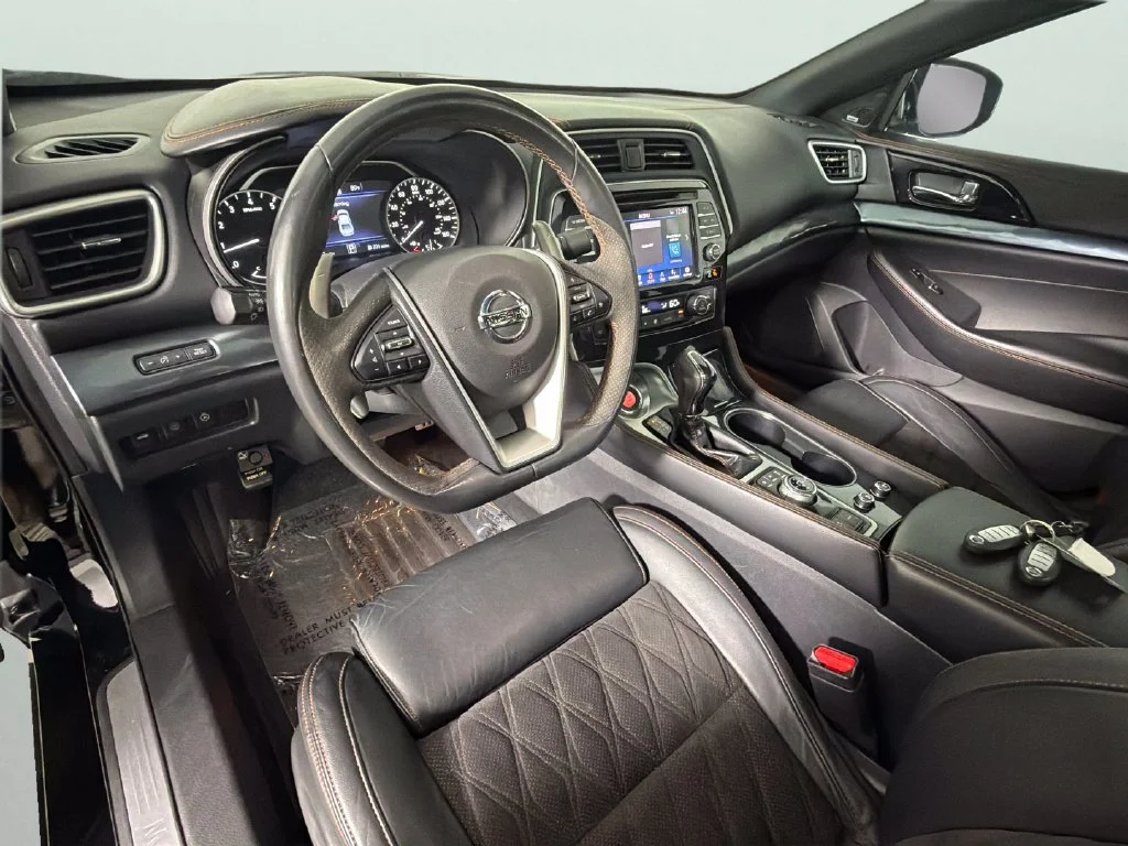 Used 2022 Black Nissan SR Xtronic CVT image 19
