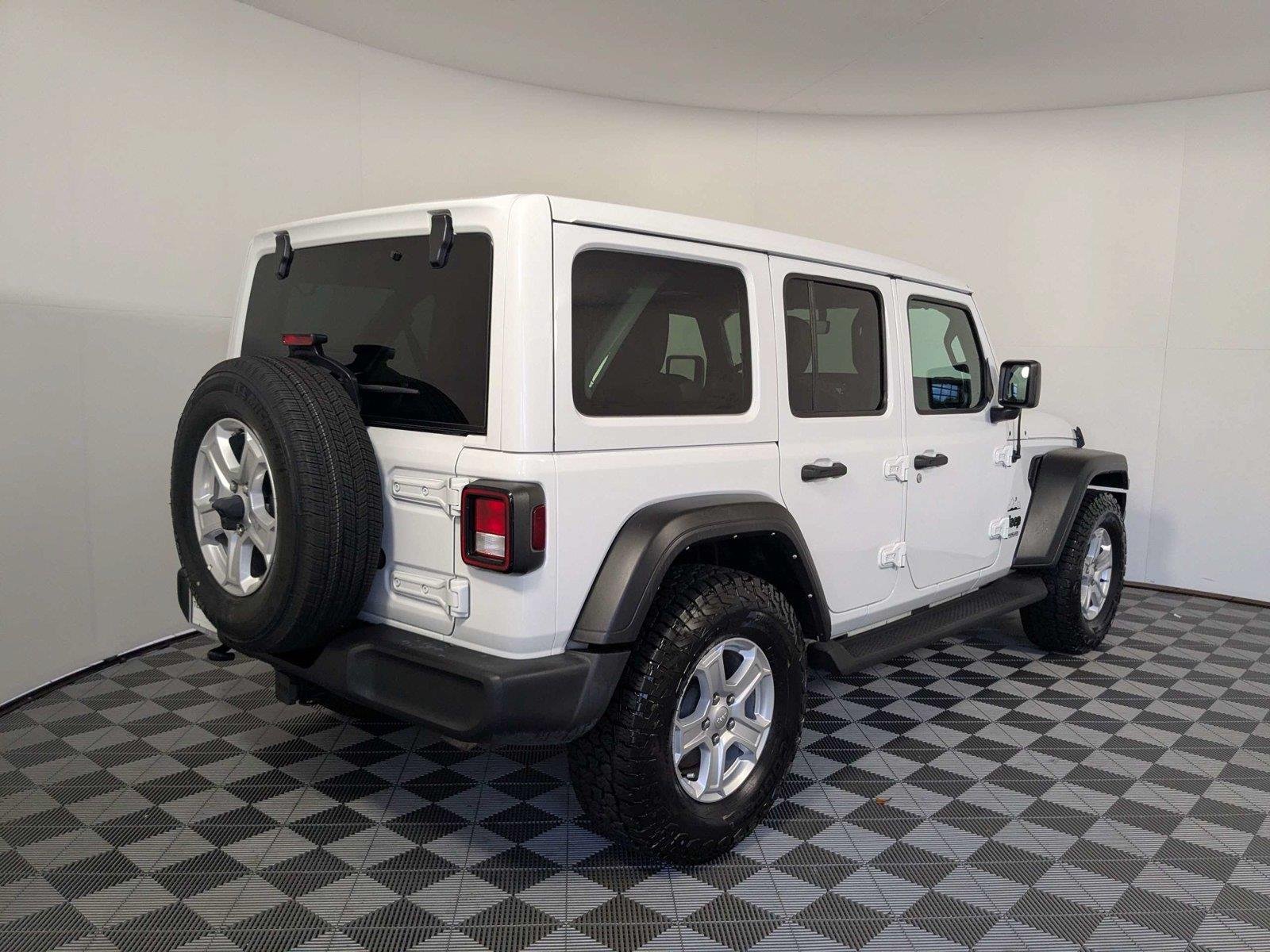 Used 2022 Bright White Clearcoat Jeep Unlimited Sport S image 5