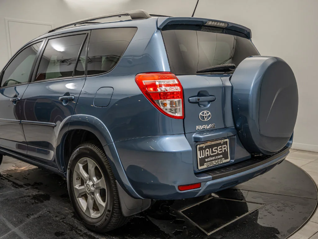 Used 2011 Pacific Blue Metallic Toyota Limited image 18