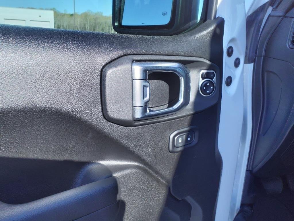 New 2025 Bright White Clear-Coat Exterior Paint Jeep Sport S image 5
