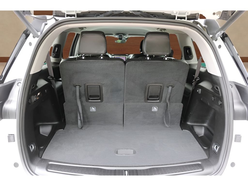 Used 2023 White Jeep Limited image 17
