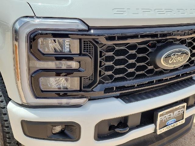 New 2026 Star White Metallic Tri-Coat Ford F-250® Lariat® image 38