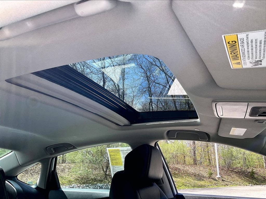 Used 2025 White Honda Touring image 22