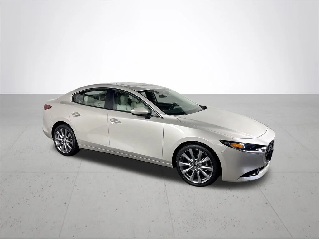 Used 2022 Silver Mazda Preferred image 4