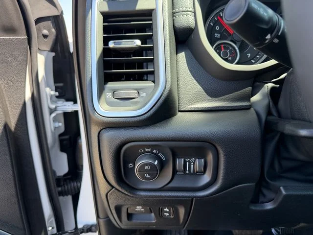 New 2026 Ivory White Tri-Coat Pearl-Coat Exterior Paint RAM Laramie image 20