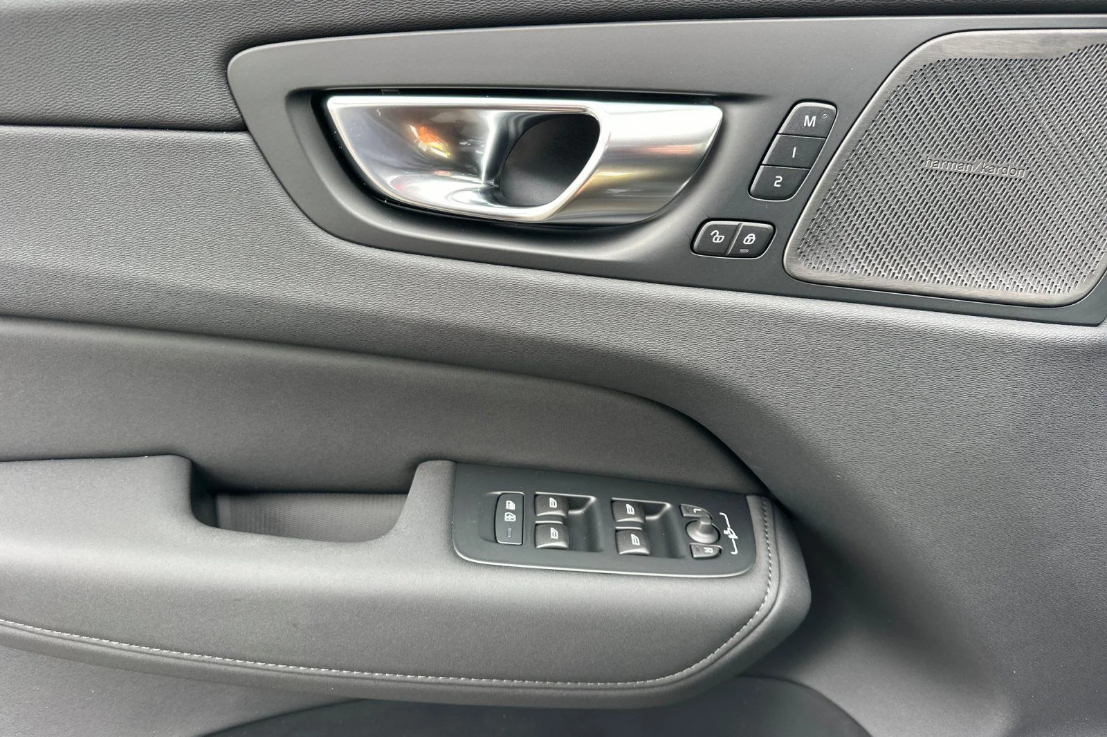 New 2026 Onyx Black Volvo Ultra image 10