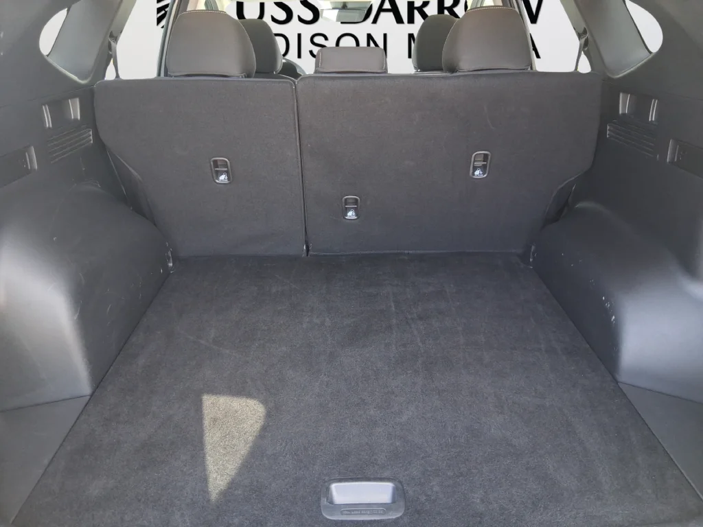 Used 2024 Silver Hyundai SEL image 34