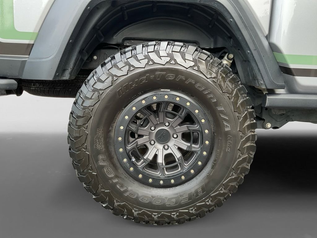 Used 2020 Silver Jeep Sport image 10