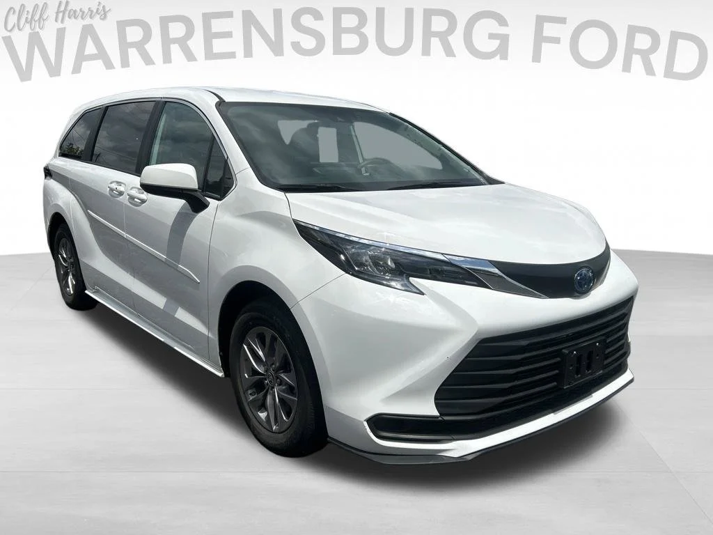 2025 Toyota Sienna LE