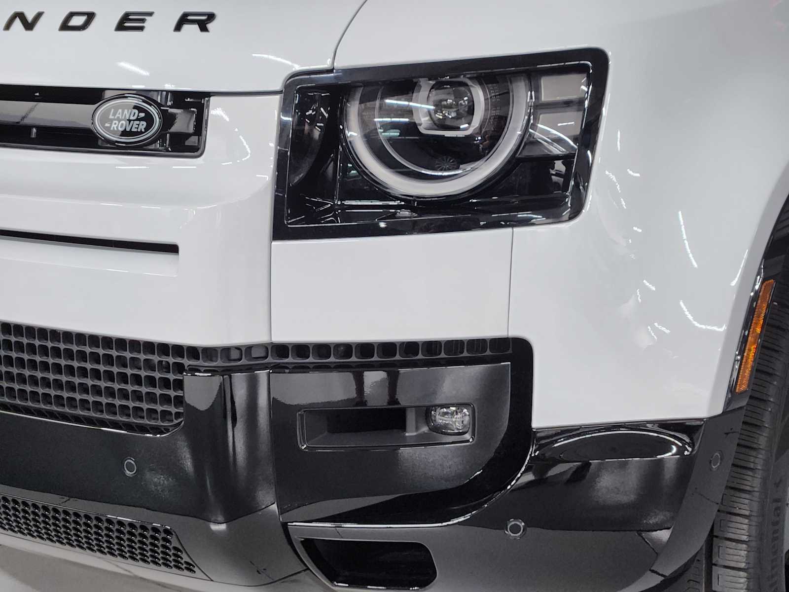 New 2026 Fuji White Land Rover V8 image 12