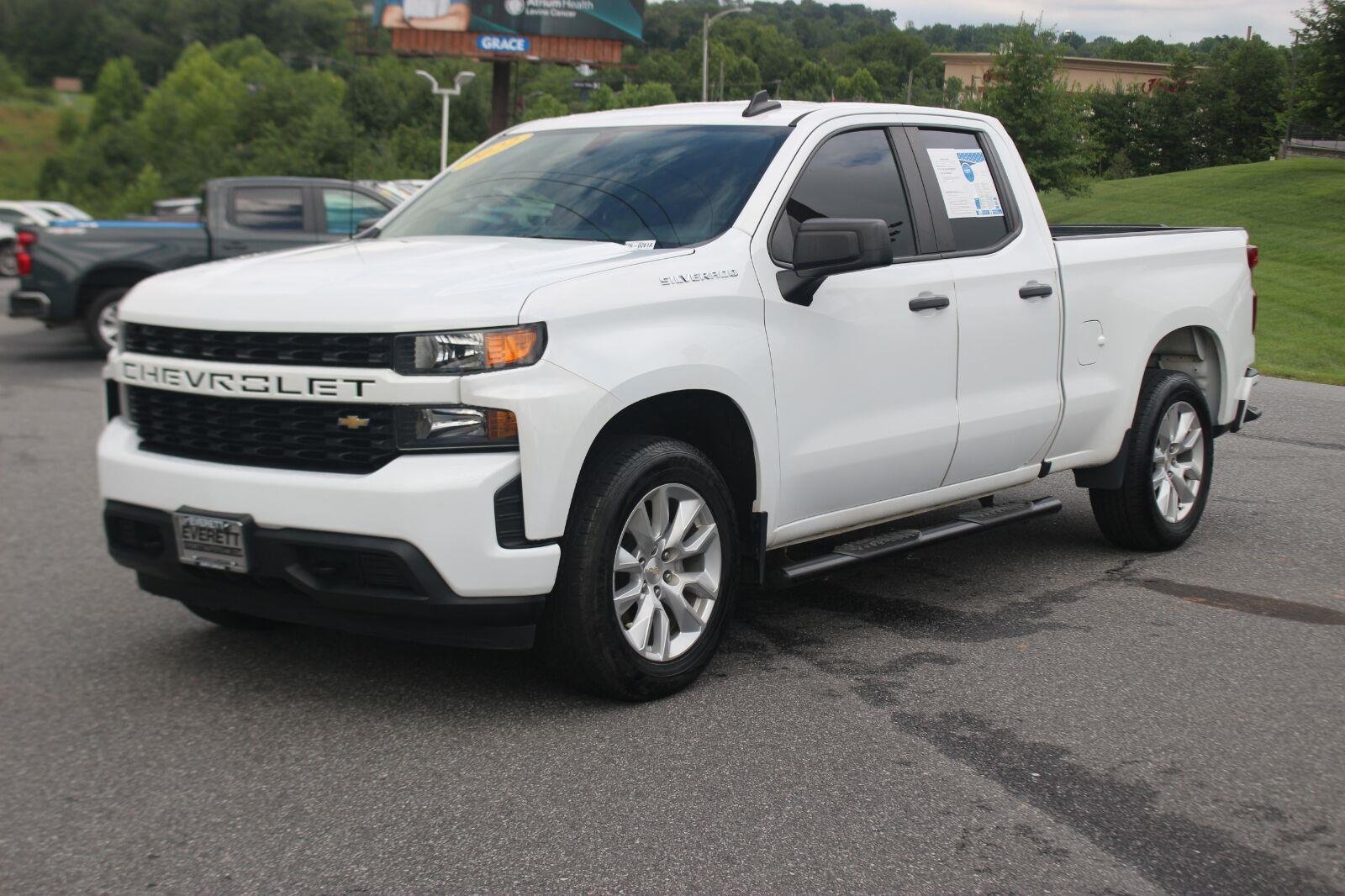 Used 2022 Summit White Chevrolet Custom image 3