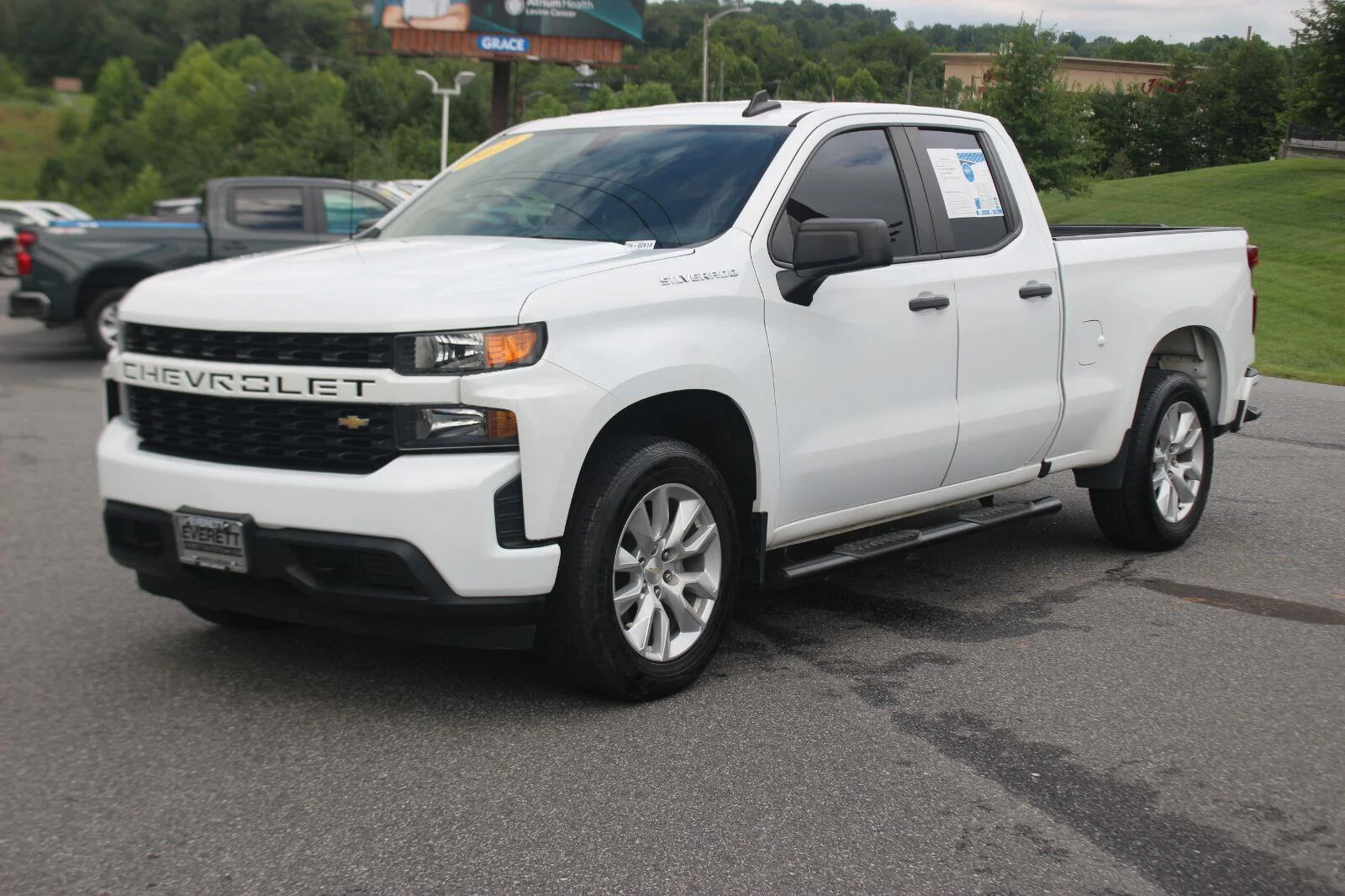 Used 2022 Summit White Chevrolet Custom image 3