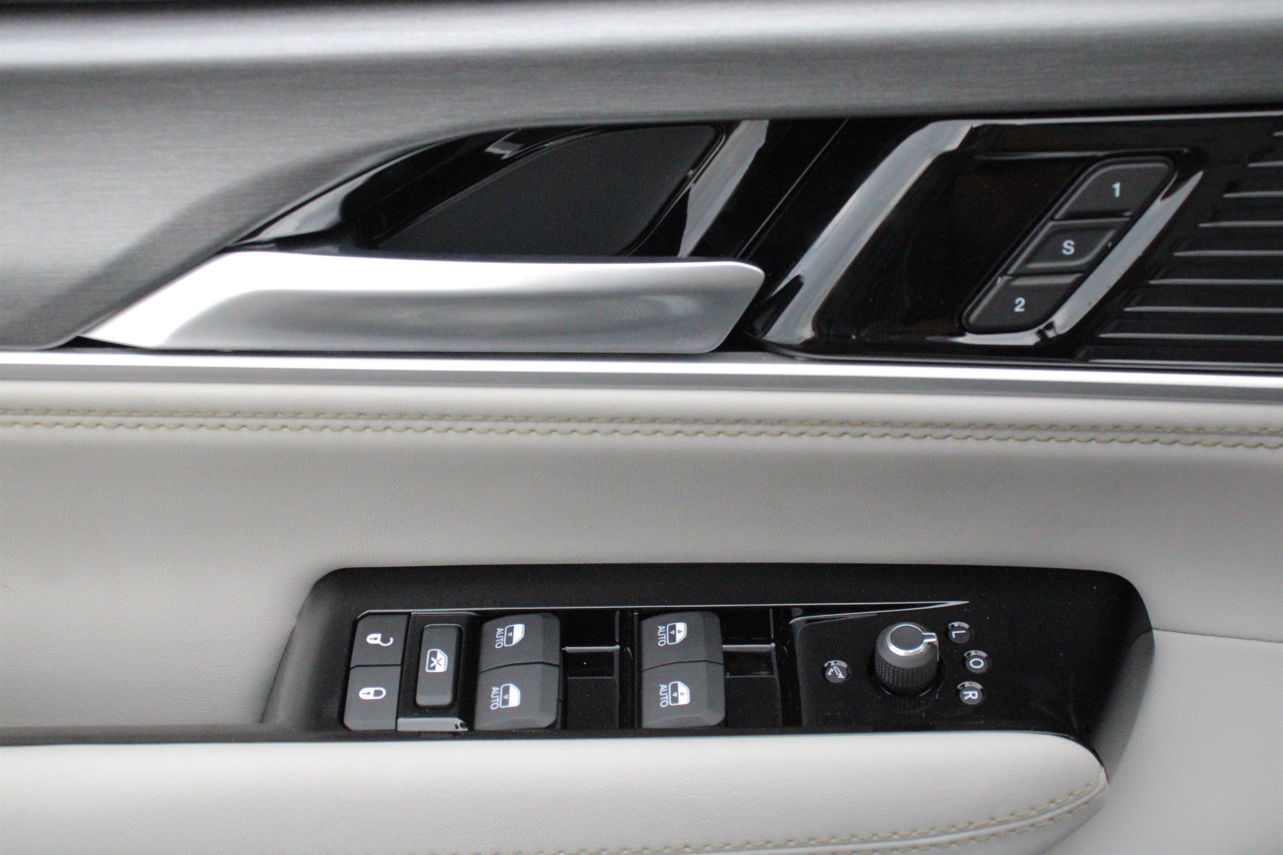 New 2026 Bright White Clear-Coat Exterior Paint Jeep Limited Reserve image 7