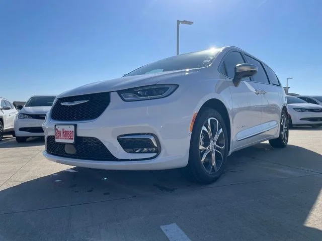 2026 Chrysler Pacifica Pinnacle's photo