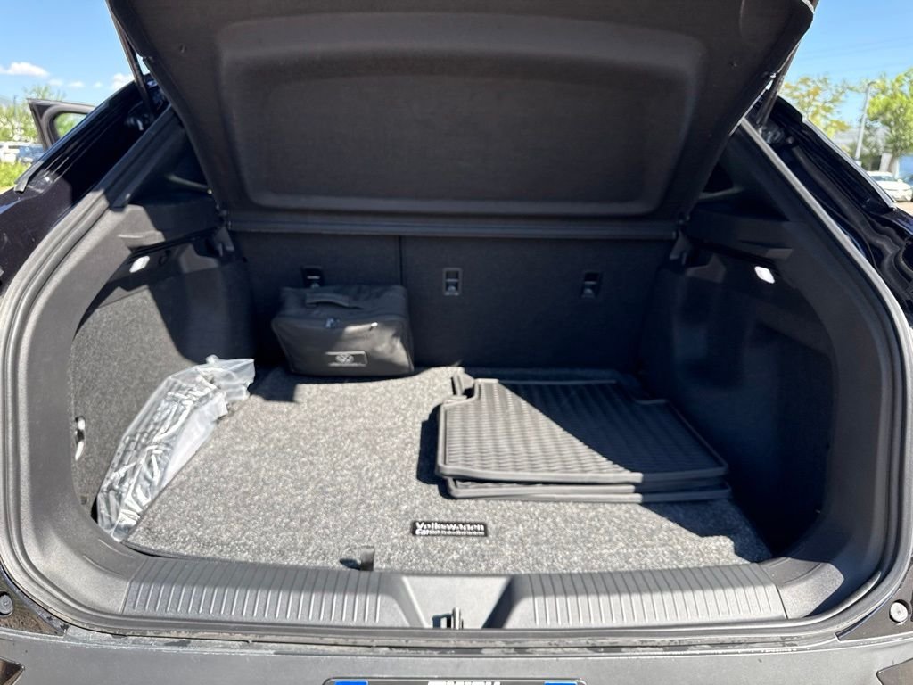 Certified Used 2025 Deep Black Volkswagen Pro image 26
