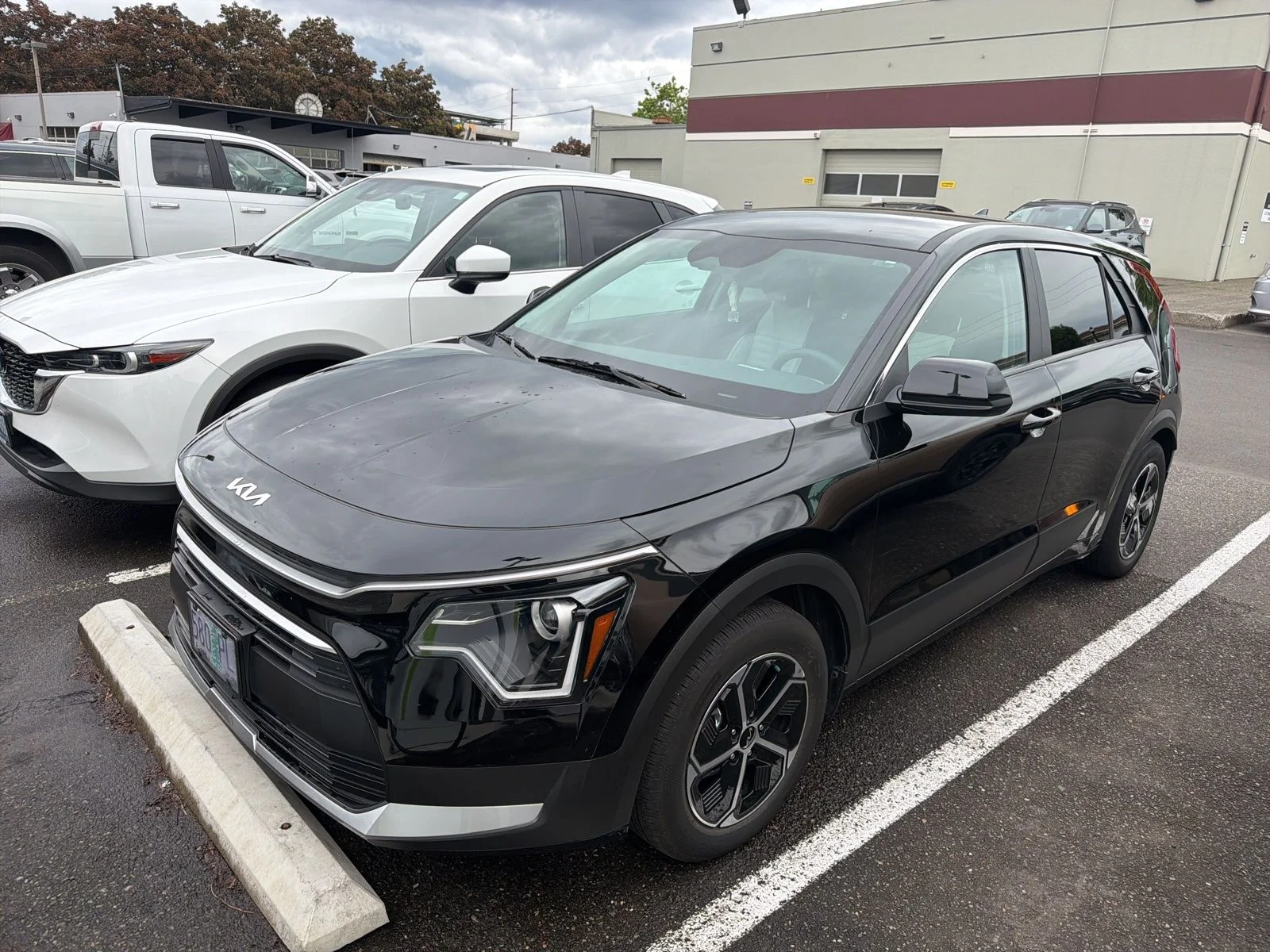 2023 Kia Niro LX HEV's photo