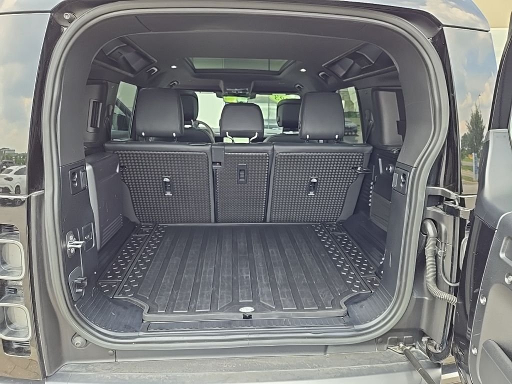 Certified Used 2023 Carpathian Gray Premium Metallic Land Rover Carpathian Edition image 18