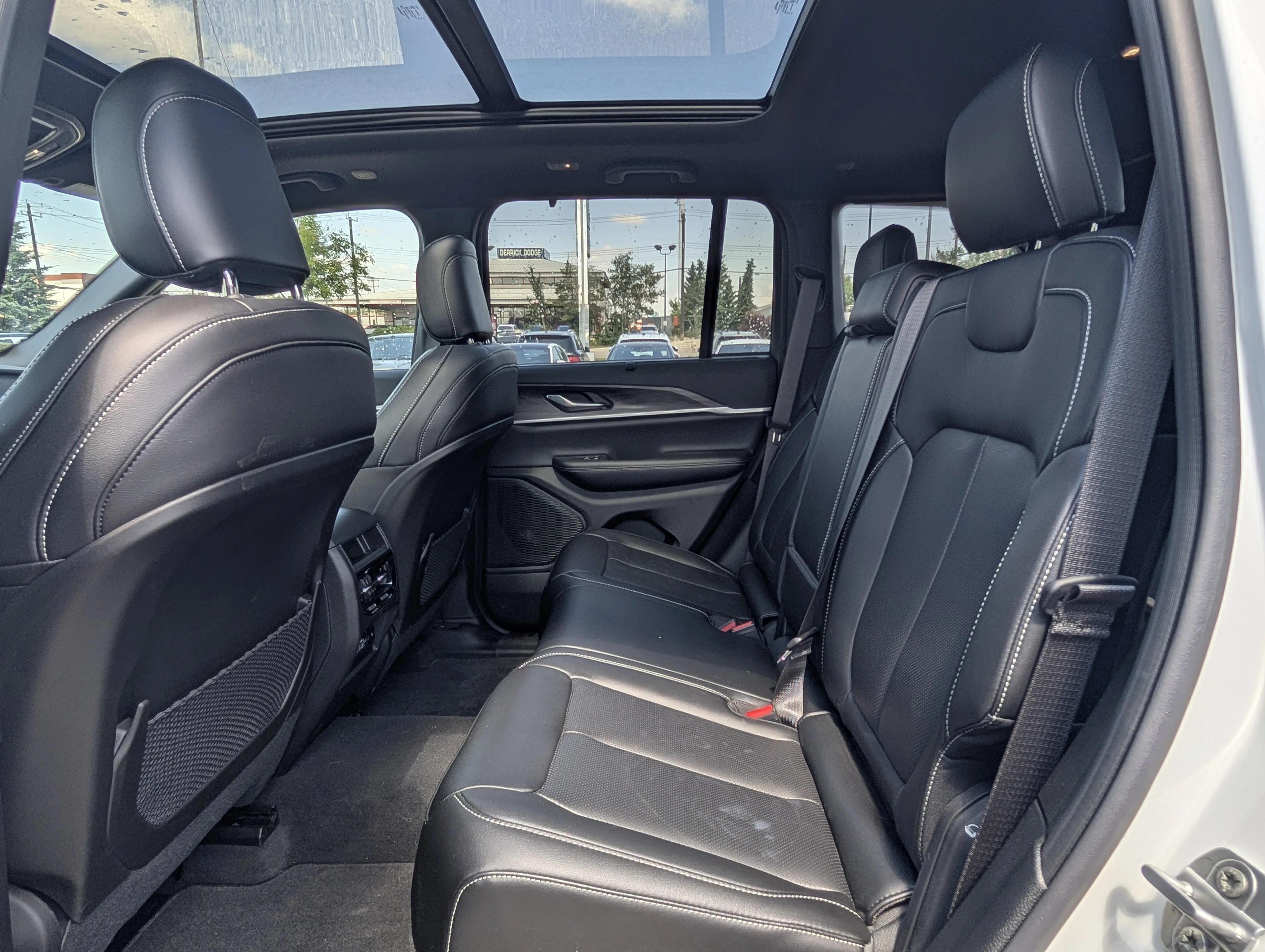 New 2025 Bright White Jeep Limited image 22