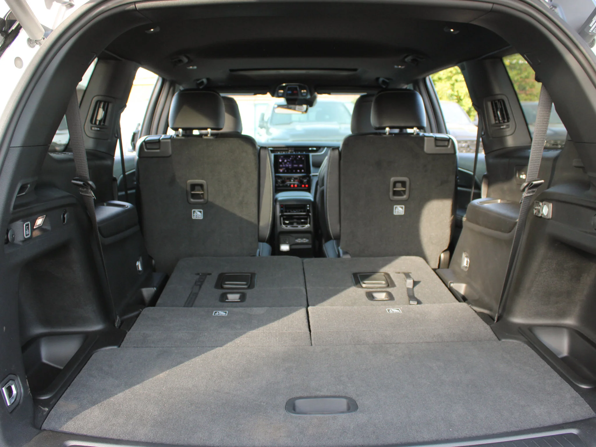 New 2025 White Jeep Altitude* 4x4, Sunroof, Heated Leather, Blind-Spot Monitoring image 11