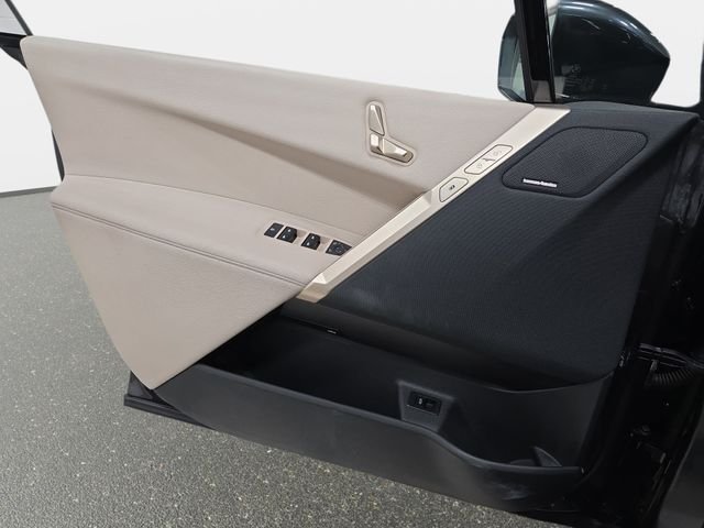 Certified Used 2025 Dark Graphite Metallic BMW xDrive50 image 24