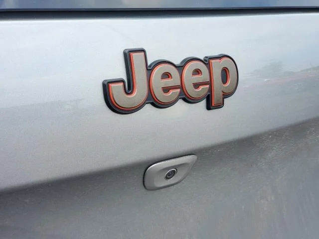 Used 2016 Billet Silver Metallic Clearcoat Jeep 75th Anniversary image 29